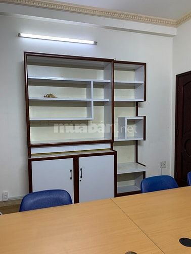 Cho thuê văn phòng lầu 2, ngay mặt tiền đường Hoa, Phú Nhuận