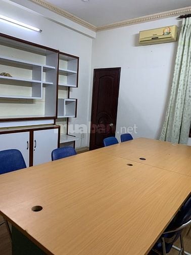 Cho thuê văn phòng lầu 2, ngay mặt tiền đường Hoa, Phú Nhuận