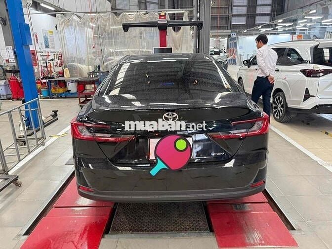 TOYOTA CAMRY 2.5HEV MID 2025 Xe hãng bán