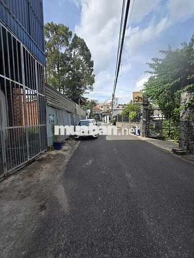 💥 ngộp quá giảm 3tỷ Giá chỉ còn 15 tỷ 
Bán đất tặng nhà và kho