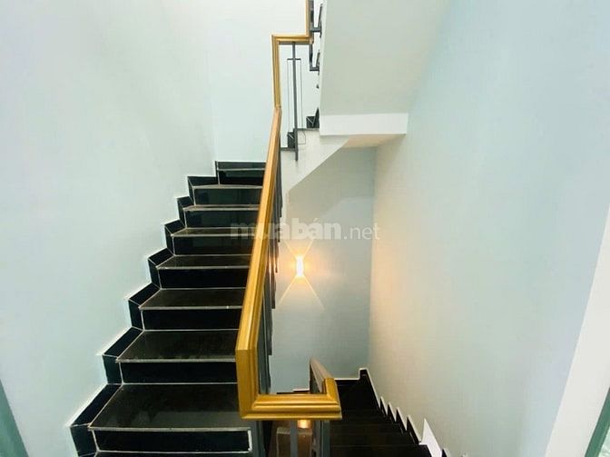 Nhà đúc 3 lầu hẻm xe tải thông,sổ Hồng riêng