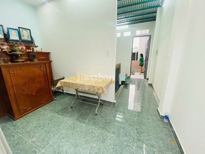 Nhà đúc 3 lầu hẻm xe tải thông,sổ Hồng riêng