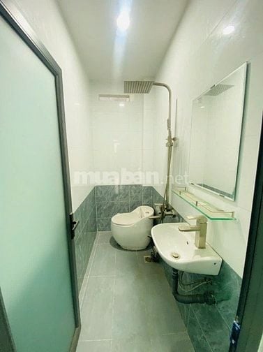 Nhà đúc 3 lầu hẻm xe tải thông,sổ Hồng riêng