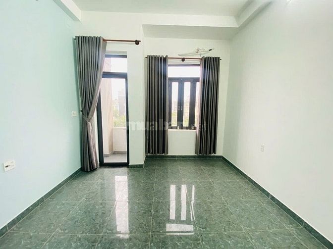 Nhà đúc 3 lầu hẻm xe tải thông,sổ Hồng riêng