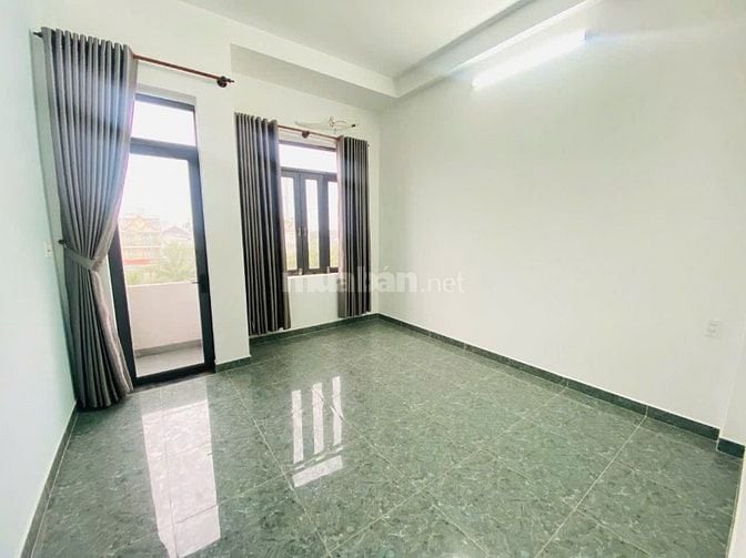 Nhà đúc 3 lầu hẻm xe tải thông,sổ Hồng riêng