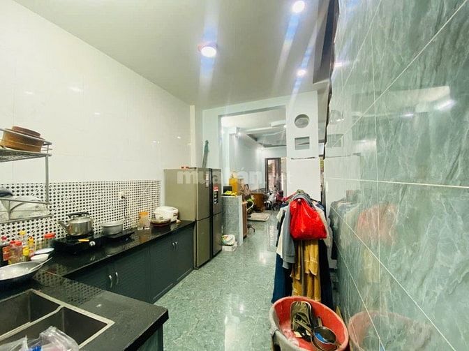 Nhà đúc 3 lầu hẻm xe tải thông,sổ Hồng riêng