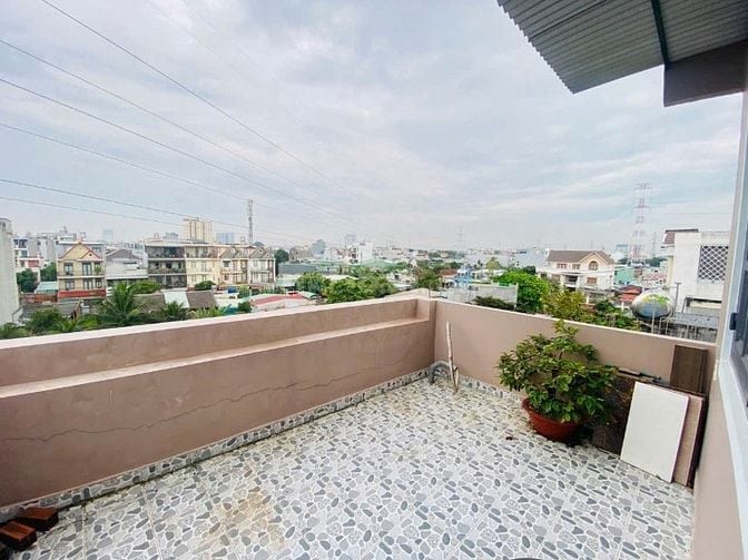 Nhà đúc 3 lầu hẻm xe tải thông,sổ Hồng riêng