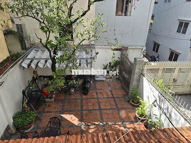 Bán nhà mặt tiền hẻm tại Quận 10, trung tâm TP.HCM