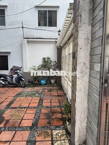 Bán nhà mặt tiền hẻm tại Quận 10, trung tâm TP.HCM