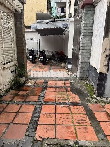 Bán nhà mặt tiền hẻm tại Quận 10, trung tâm TP.HCM
