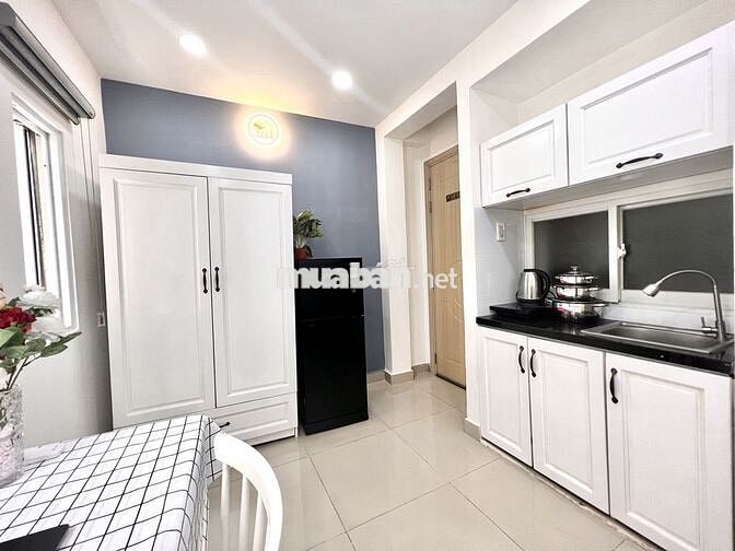 PHÒNG FULL NỘI THẤT NGAY CHỢ LÝ PHỤC MAN - THANG MÁY