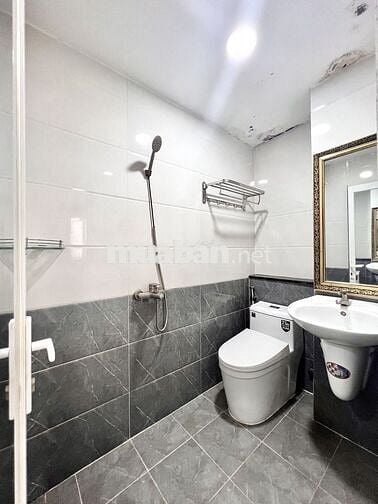 PHÒNG FULL NỘI THẤT NGAY CHỢ LÝ PHỤC MAN - THANG MÁY