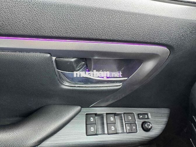 cần bán Fortuner 2021 tự động máy dàu