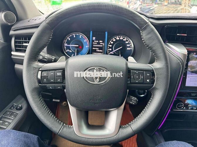 cần bán Fortuner 2021 tự động máy dàu