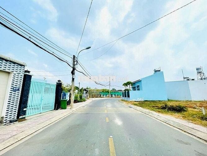 CHỊ HỒNG BUÔN BÁN THUA LỖ, GỬI BÁN LÔ ĐẤT SIÊU ĐẸP 198M2 GIÁ CHỈ 720TR