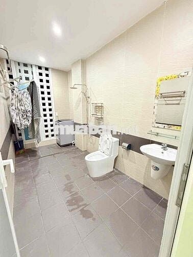 Cho thuê căn hộ 2 phòng ngủ ngay trung tâm thành phố