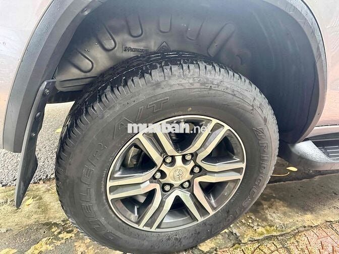 cần bán Fortuner 2021 tự động máy dàu