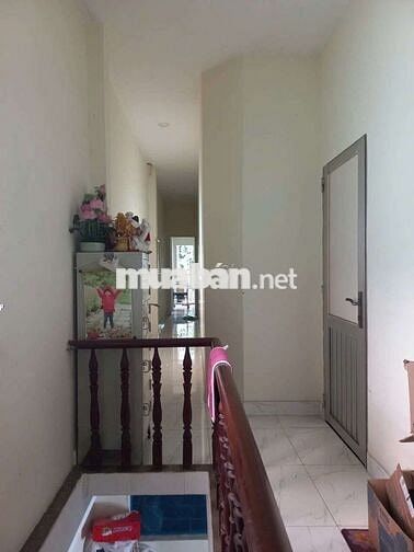 NHÀ 4X20M 1 LẦU DƯỚI TRỐNG SUỐT TRÊN 3PN GIÁ TỐT