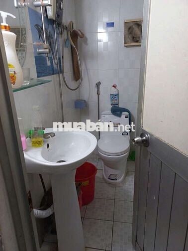 NHÀ 4X20M 1 LẦU DƯỚI TRỐNG SUỐT TRÊN 3PN GIÁ TỐT