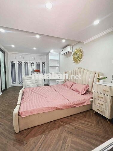 Chính Chủ cần chuyển nhượng lại căn hộ 200m2 duplex- mặt phố lý văn ph