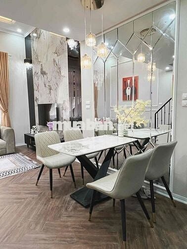 Chính Chủ cần chuyển nhượng lại căn hộ 200m2 duplex- mặt phố lý văn ph