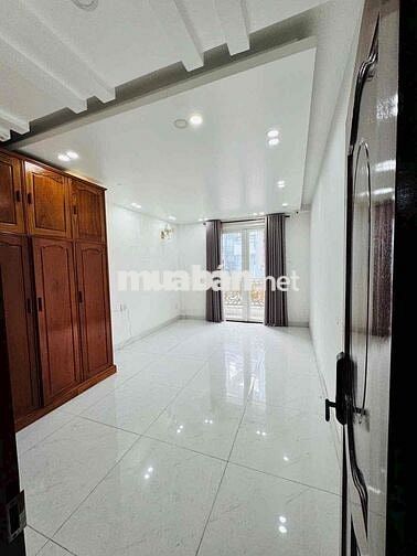 Căn hộ ban công thoáng mát , nhà mới. Vào ở liền...