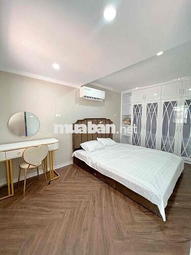 Chính Chủ cần chuyển nhượng lại căn hộ 200m2 duplex- mặt phố lý văn ph