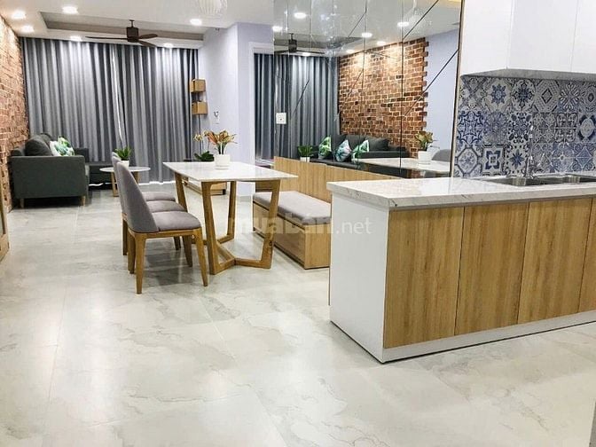 Bán / cho thuê căn hộ Scenic Valley 1, PMH, 3PN, 3 WC, DT 133m, giá rẻ