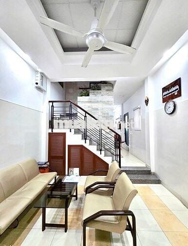 Cho thuê nhà nguyên căn góc hai mặt tiền 3 lầu 4PN hẻm xe hơi 623/43A