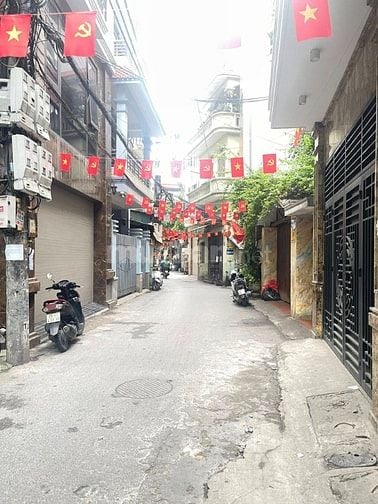 Bán nhà Võ Chí Công. 1 nhà ra ô tô, vài bước ra mặt đường. 65m- 13 tỷ