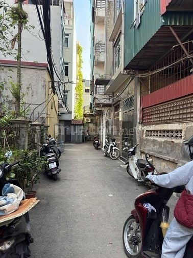 Bán nhà Võ Chí Công. 1 nhà ra ô tô, vài bước ra mặt đường. 65m- 13 tỷ