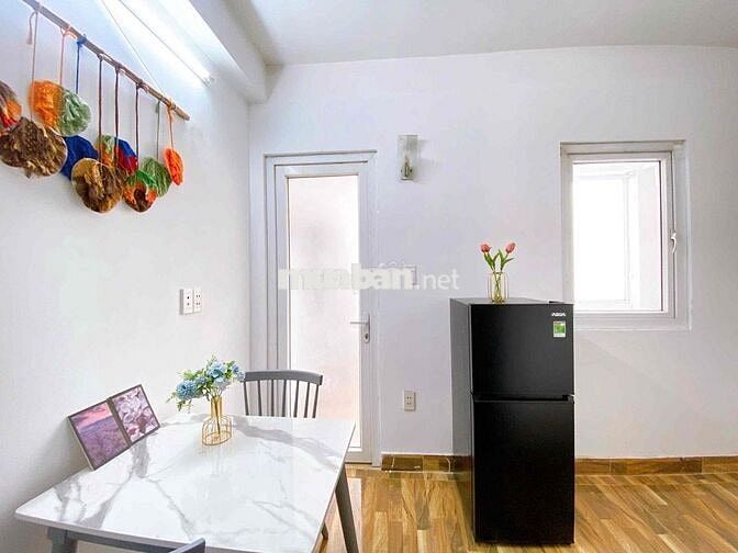 CĂN HỘ 1 PHÒNG NGỦ CÓ MÁY GIẶT RIÊNG CỬA SỔ LỚN FULL NỘI THẤT GẦN CHỢ