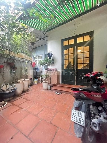 Bán nhà Võ Chí Công. 1 nhà ra ô tô, vài bước ra mặt đường. 65m- 13 tỷ