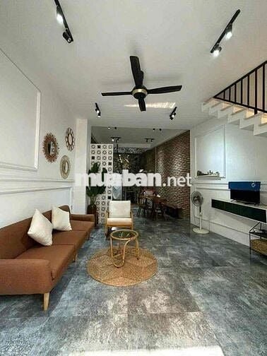 NHÀ ĐẦY ĐỦ NỘI THẤT NGAY TRUNG TÂM NINH KIỀU