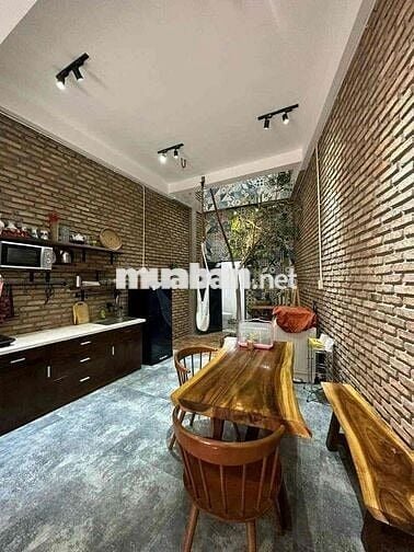 NHÀ ĐẦY ĐỦ NỘI THẤT NGAY TRUNG TÂM NINH KIỀU