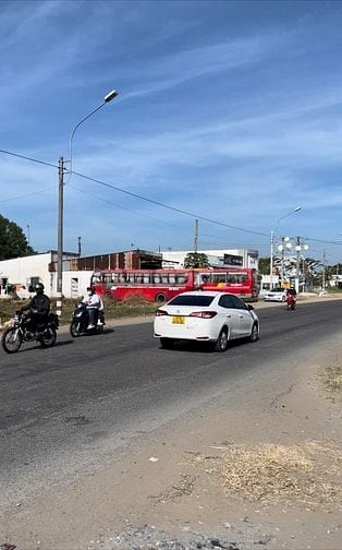 chuyển nhượng gấp 1115m2 thổ mặt tiền ql 50 cách bình chánh 20km