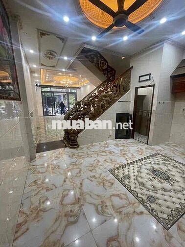 BÁN NHÀ SHR NGAY CHỢ TKTQ. SỔ VUÔNG VỨC 0 LỘ GIỚI. Ô TÔ NGỦ TRONG NHÀ