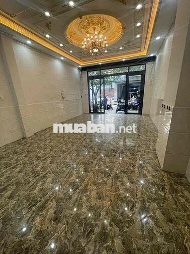 BÁN NHÀ SHR NGAY CHỢ TKTQ. SỔ VUÔNG VỨC 0 LỘ GIỚI. Ô TÔ NGỦ TRONG NHÀ