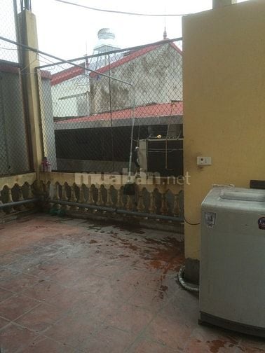 Cho thuê phòng 45 m2 riêng biệt tầng 4 phố Đào tấn
