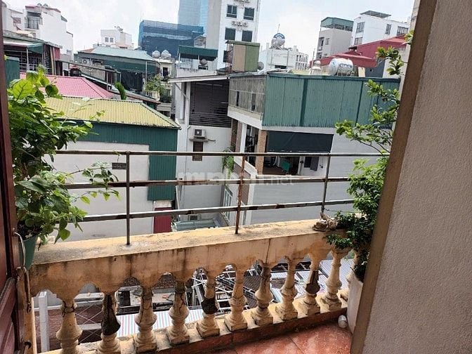 Cho thuê phòng 45 m2 riêng biệt tầng 4 phố Đào tấn