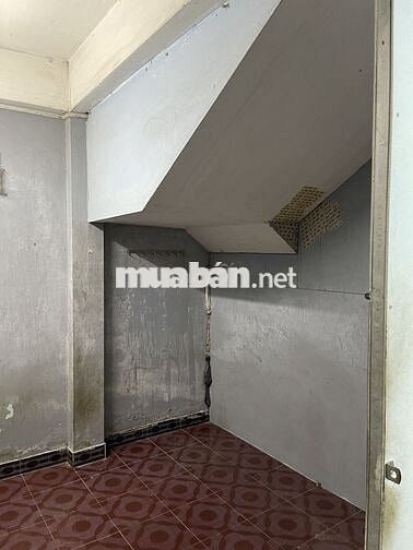 phòng cho thuê trệt ( dưới đất) nhà đúc