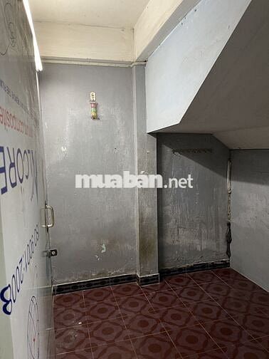 phòng cho thuê trệt ( dưới đất) nhà đúc