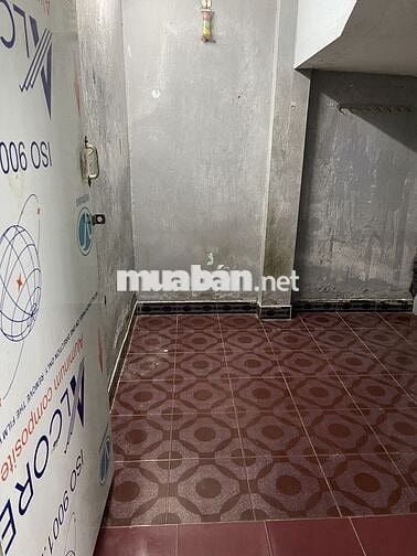 phòng cho thuê trệt ( dưới đất) nhà đúc