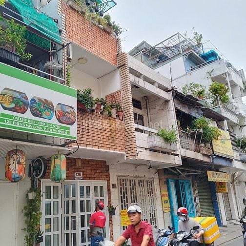 Mặt tiền Phùng Văn Cung (2 tầng DT: 3,1mx14m). Giá 9,5 tỷ