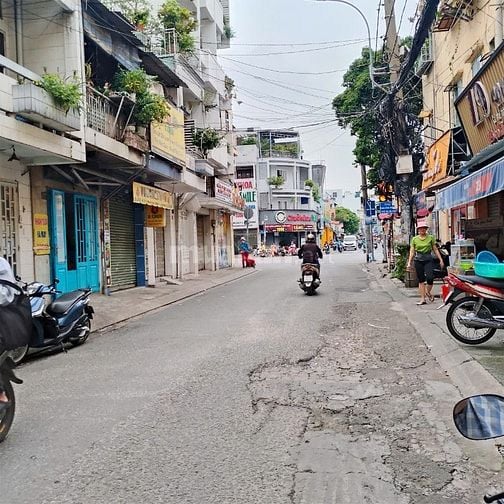 Mặt tiền Phùng Văn Cung (2 tầng DT: 3,1mx14m). Giá 9,5 tỷ