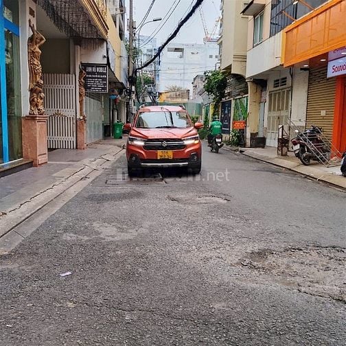 Mặt tiền Phùng Văn Cung (2 tầng DT: 3,1mx14m). Giá 9,5 tỷ