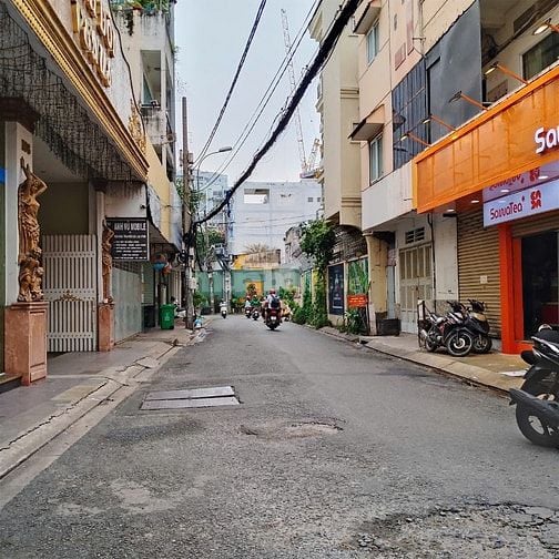 Mặt tiền Phùng Văn Cung (2 tầng DT: 3,1mx14m). Giá 9,5 tỷ