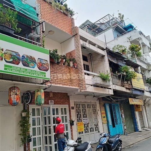 Mặt tiền Phùng Văn Cung (2 tầng DT: 3,1mx14m). Giá 9,5 tỷ