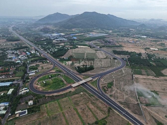 SIÊU HIẾM – LÔ ĐẤT NỞ HẬU TÀI LỘC NGAY TRUNG TÂM HÒA LONG – CHỈ 1 TỶ 9