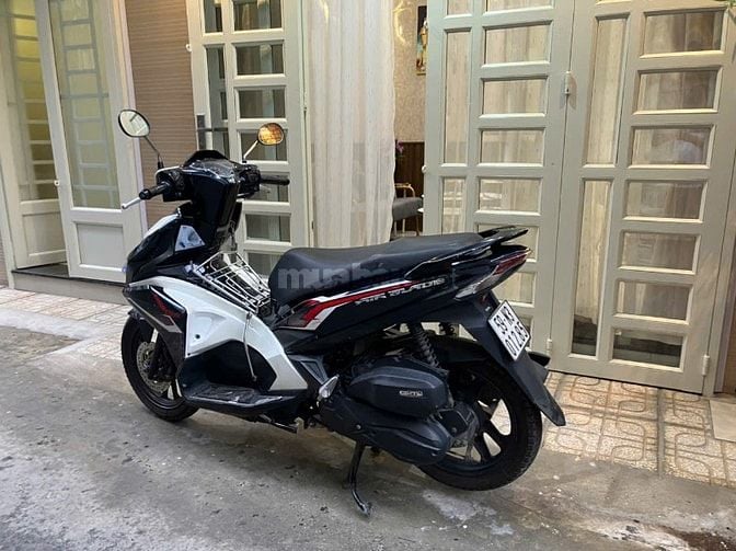 Gia đình bán xe Honda Air Blade đang sử dụng